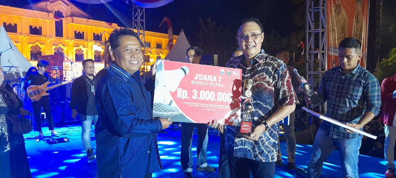 Juara 1 Regu Putra Turnamen Bulu Tangkis antar Instansi dalam Rangka Memperingati Hari Kemerdekaan RI Tahun 2022