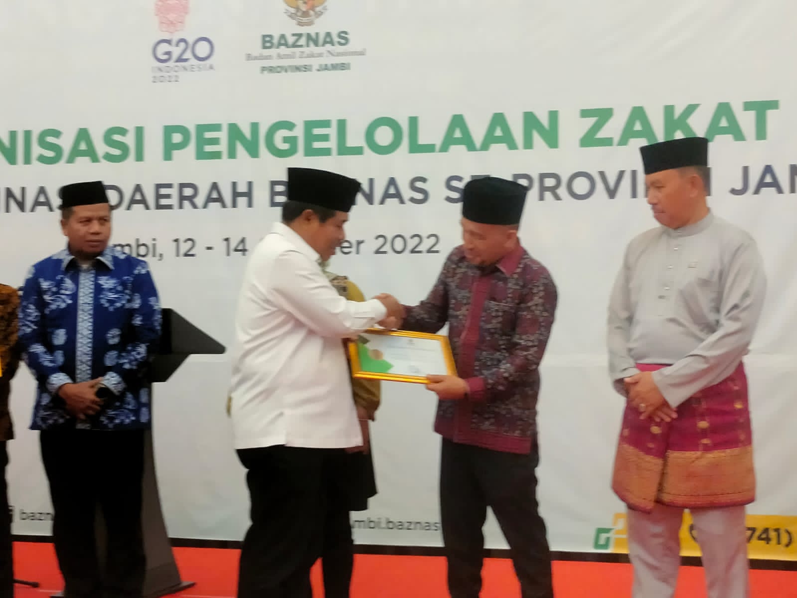 Penghargaan terbaik OPD yg memberikan zakat BAZNAS
