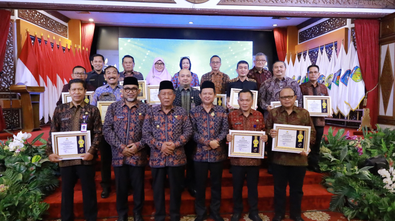 88 Badan Publik Terima Penghargaan dari KI Jambi